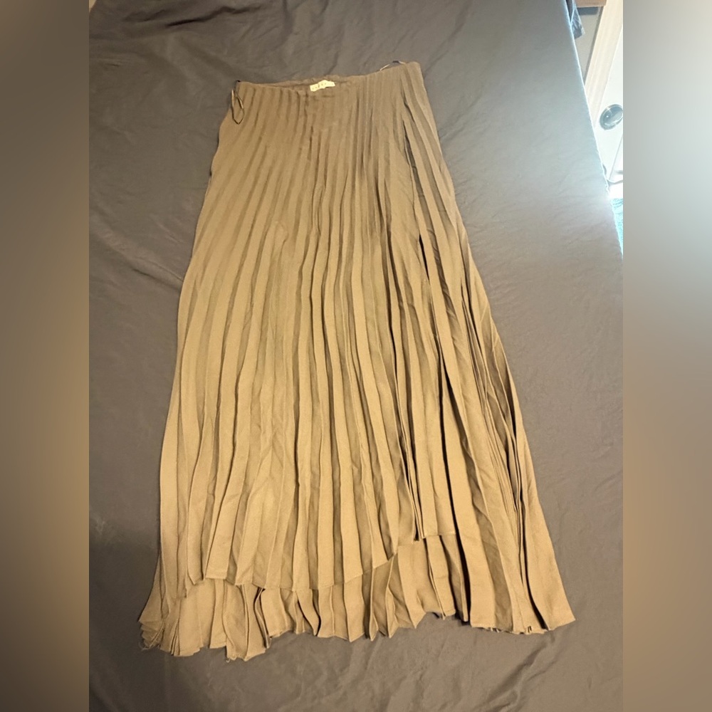 Promesa Pleated Maxi Skirt in Camel/Tan
